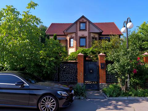 будинок за адресою Вишнева вул.