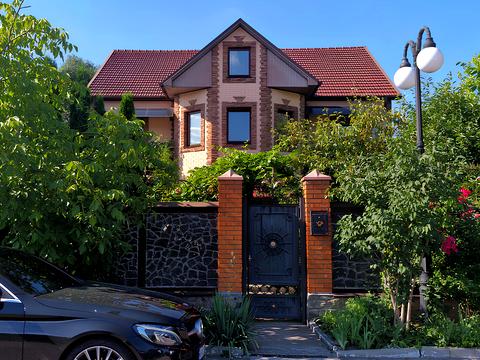 будинок за адресою Вишнева вул.