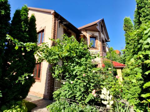 будинок за адресою Вишнева вул.