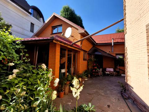 будинок за адресою Вишнева вул.