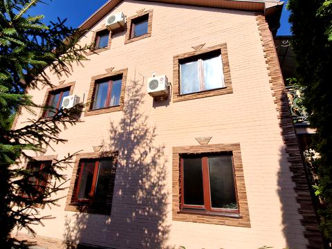 будинок за адресою Вишнева вул.