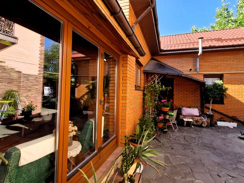 будинок за адресою Вишнева вул.