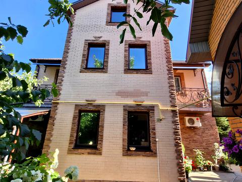 будинок за адресою Вишнева вул.