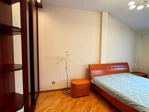 квартира за адресою Євгена Коновальця вул. (), 17