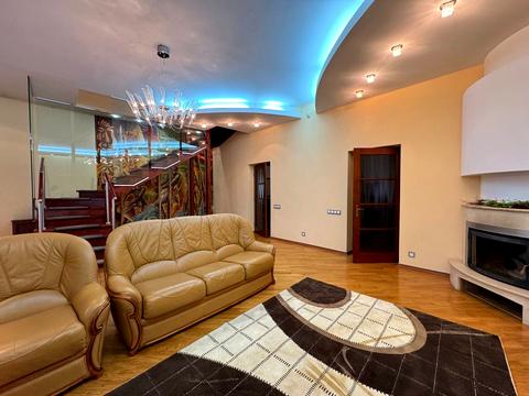 квартира за адресою Євгена Коновальця вул. (), 17