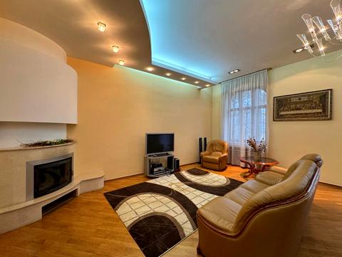 квартира за адресою Євгена Коновальця вул. (), 17