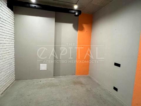 комерційна за адресою Центральна вул., 19