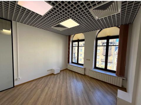 коммерческая по адресу Большая Васильковская ул. (Красноармейская), 1-3