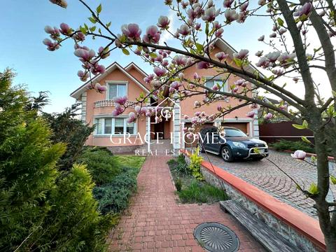 будинок за адресою с. Стоянка, Центральна, 2