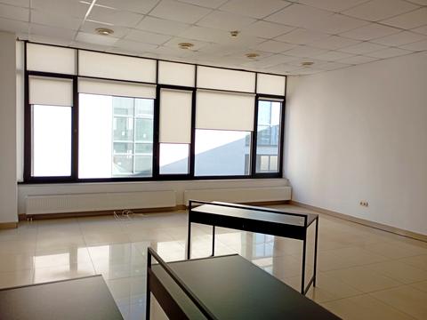 комерційна за адресою Тичини вул., 1