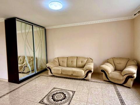 будинок за адресою Головна