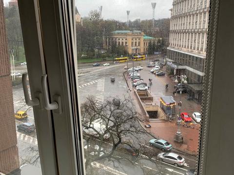 комерційна за адресою Хрещатик вул., 8