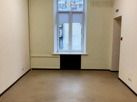 комерційна за адресою Хрещатик вул., 8