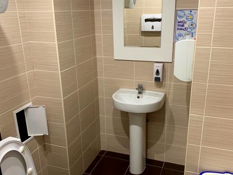 комерційна за адресою Хрещатик вул., 8