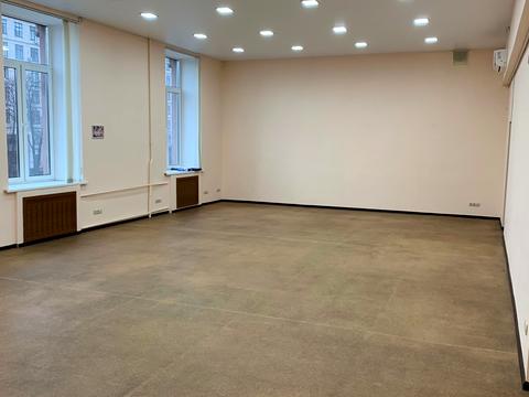 комерційна за адресою Хрещатик вул., 8