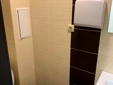 комерційна за адресою Хрещатик вул., 8