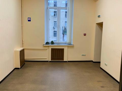 комерційна за адресою Хрещатик вул., 8