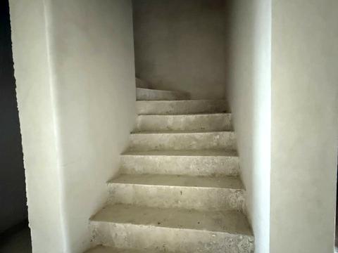 будинок за адресою Місячна вул.