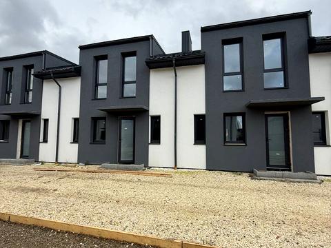 будинок за адресою Місячна вул.