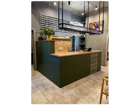 комерційна за адресою Дніпровська набережна вул., 20-А