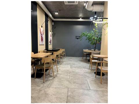 комерційна за адресою Дніпровська набережна вул., 20-А