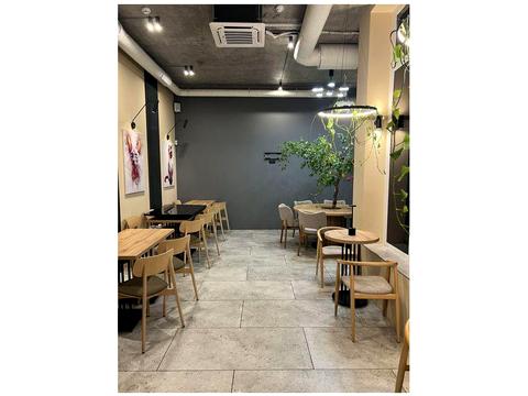 комерційна за адресою Дніпровська набережна вул., 20-А