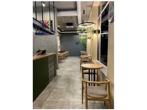 комерційна за адресою Дніпровська набережна вул., 20-А