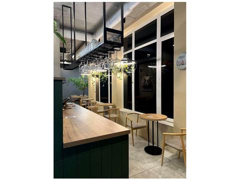 комерційна за адресою Дніпровська набережна вул., 20-А