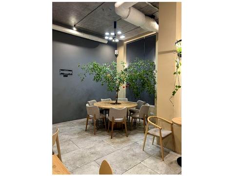 комерційна за адресою Дніпровська набережна вул., 20-А