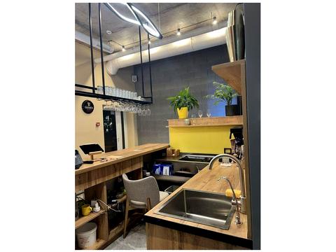 комерційна за адресою Дніпровська набережна вул., 20-А