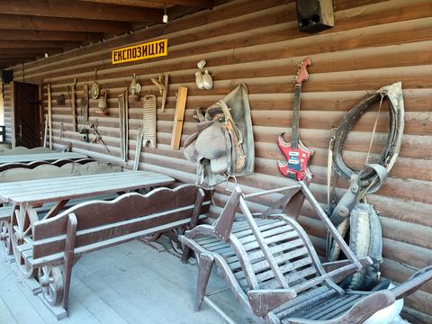 коммерческая по адресу Івана Франка, 1