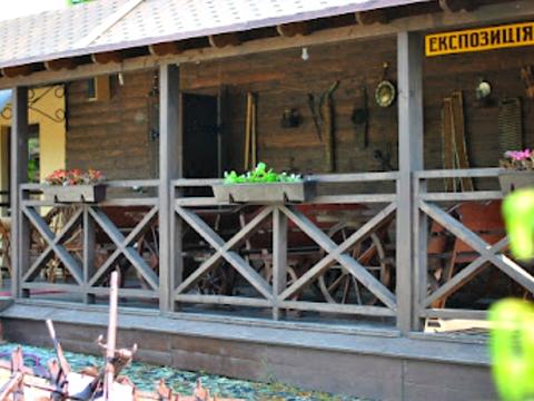 коммерческая по адресу Івана Франка, 1