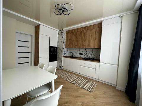 квартира за адресою Героїв Майдану вул. (Червоноармійська), 192