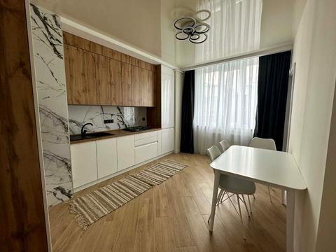 квартира за адресою Героїв Майдану вул. (Червоноармійська), 192