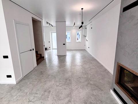 будинок за адресою Місячна вул.