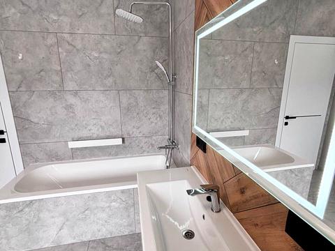 будинок за адресою Місячна вул.