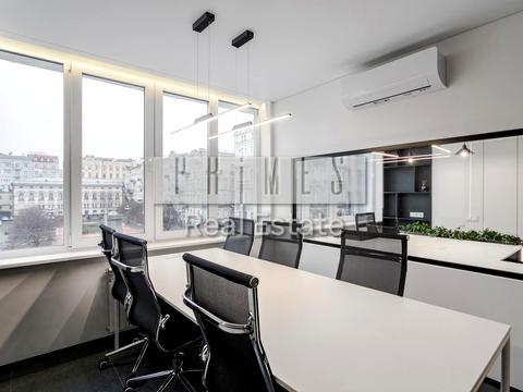 комерційна за адресою Володимирська вул., 51/53