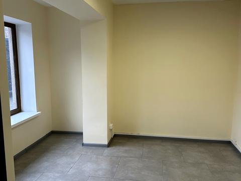 комерційна за адресою Павла Тичини вул., 2в