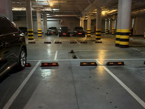 паркомісце за адресою Бульварно-Кудрявська вул. (Воровського), 17-А