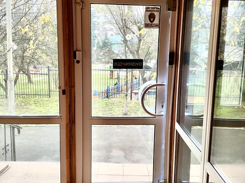 комерційна за адресою Шевченка пл., 3