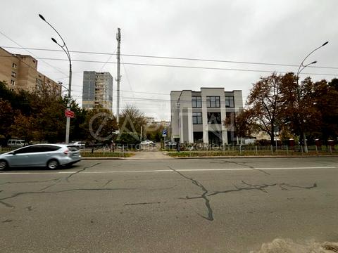 комерційна за адресою Мостицька вул., 4