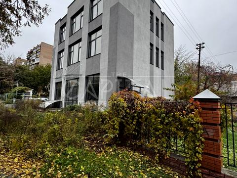 комерційна за адресою Мостицька вул., 4