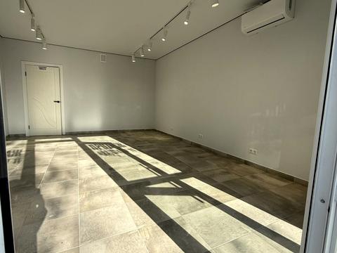 коммерческая по адресу Грушевського, 1