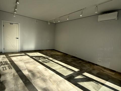 коммерческая по адресу Грушевського, 1