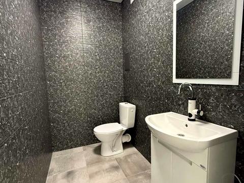 коммерческая по адресу Грушевського, 1