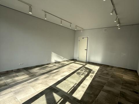 коммерческая по адресу Грушевського, 1