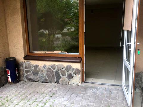 комерційна за адресою Павла Тичини вул., 2 в