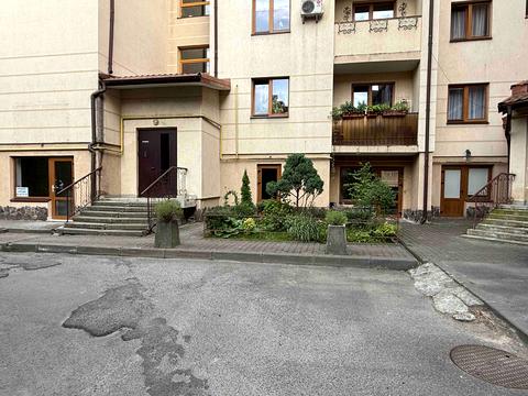 комерційна за адресою Павла Тичини вул., 2 в