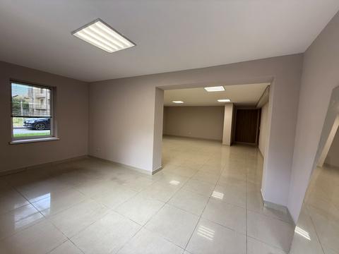 комерційна за адресою Павла Тичини вул., 2 в