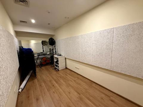 комерційна за адресою Євгена Коновальця вул. (Щорса), 36-д